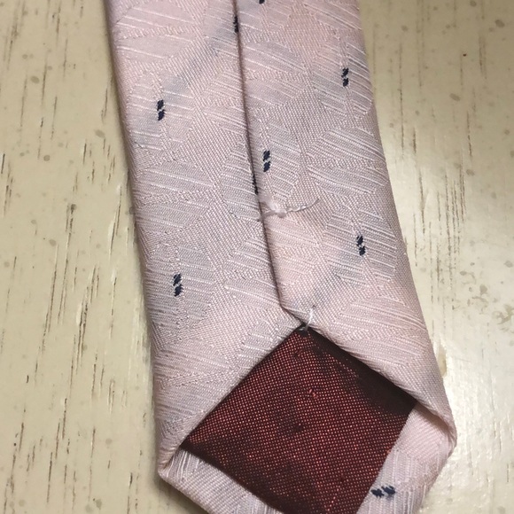 Louis Vuitton Tie/ Blush - Picture 9 of 11